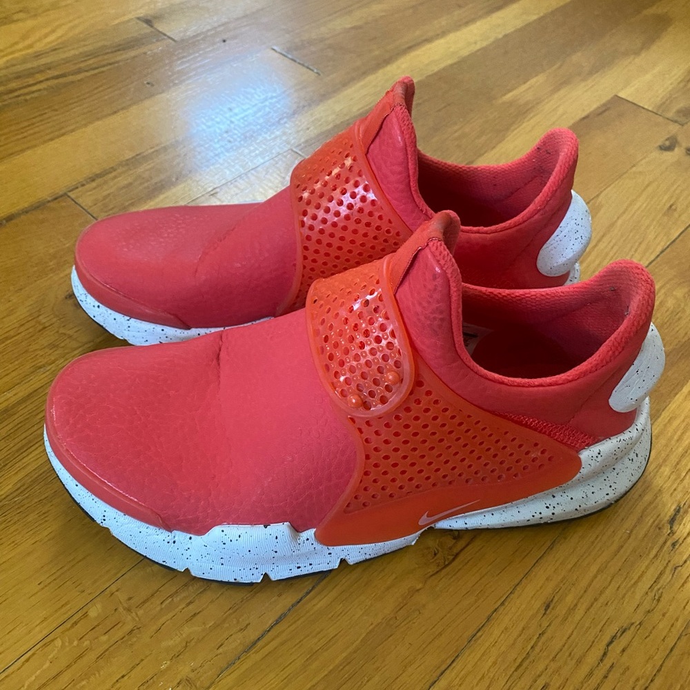 Women’s Nike leather sneaker